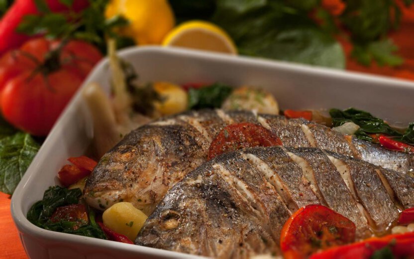 Dorade gebraten mit Gemüse