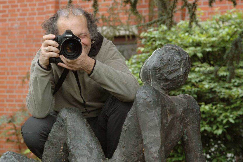 Dozent Hervé Maillet am fotografieren beim Fotokurs