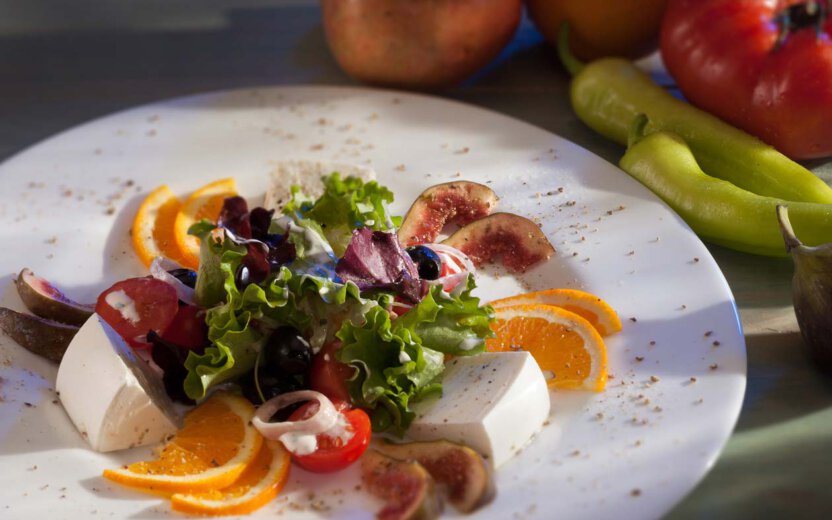 Salat aus Griechenland mit Schafskäse